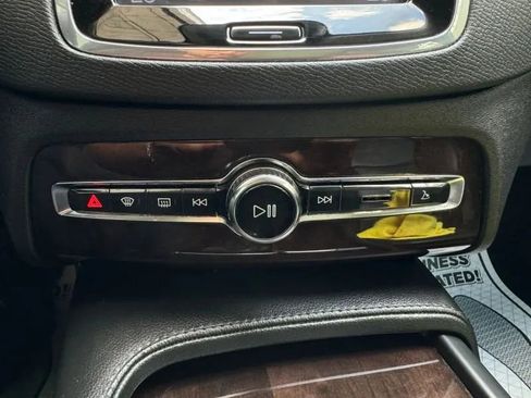 Used 2019 Volvo XC90 T5 Momentum w/ Multimedia Package image 28