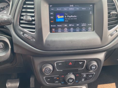 Used 2019 Jeep Compass Latitude AWD/4WD image 12
