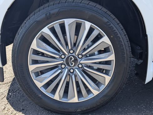 Used 2026 INFINITI QX80 Luxe RWD image 9