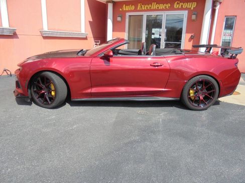 Used 2017 Chevrolet Camaro LT RWD image 4