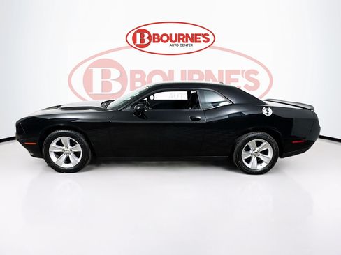 Used 2023 Dodge Challenger SXT RWD image 6