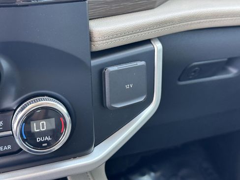 Used 2022 Ford Expedition Limited image 37