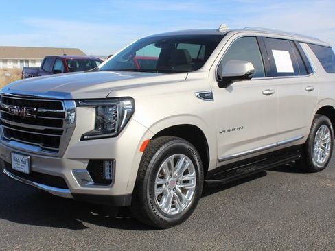 Used 2023 GMC Yukon SLT w/ SLT Luxury Package image 12