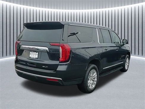Used 2023 GMC Yukon XL SLT w/ SLT Premium Package image 3
