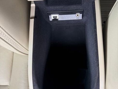 Used 2016 Volvo XC70 T5 Premier w/ Proximity Package image 31