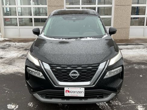 Used 2022 Nissan Rogue SV image 2