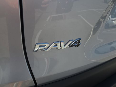 Used 2025 Toyota RAV4 XLE w/ Convenience Package FWD image 5
