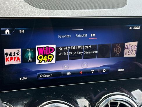 Used 2024 Mercedes-Benz EQB 300 4MATIC image 26