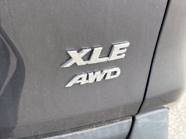 Used 2022 Toyota RAV4 XLE AWD/4WD image 14