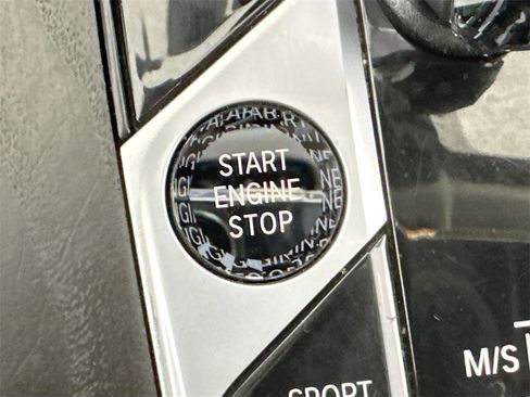 Used 2022 BMW X7 xDrive40i w/ Executive Package image 31