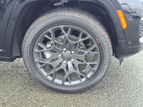 New 2025 Jeep Grand Cherokee Summit image 9