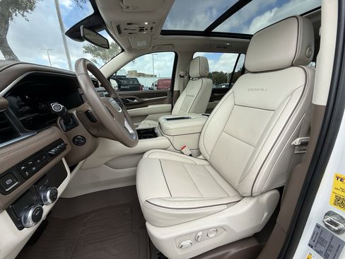 Used 2022 GMC Yukon XL Denali image 28