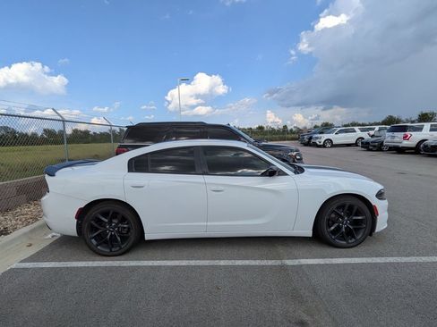Used 2019 Dodge Charger SXT w/ Blacktop Package RWD image 8