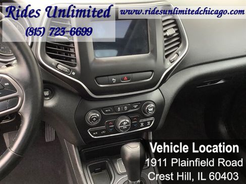 Used 2019 Jeep Cherokee Latitude Plus w/ Comfort/Convenience Group FWD image 20