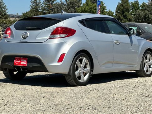 Used 2015 Hyundai Veloster FWD image 3