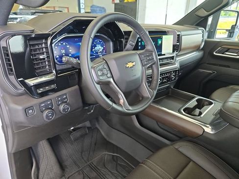 Certified 2025 Chevrolet Silverado 3500 High Country w/ Technology Package image 11