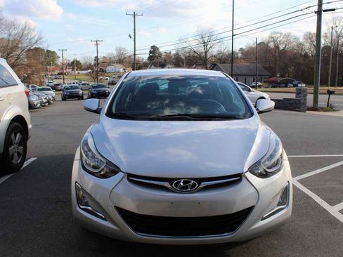 Used 2015 Hyundai Elantra SE w/ Option Group 02 image 2