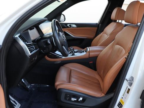 Used 2021 BMW X7 xDrive40i w/ M Sport Package image 18