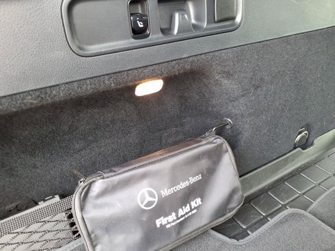 Used 2025 Mercedes-Benz GLC 300 4MATIC image 32