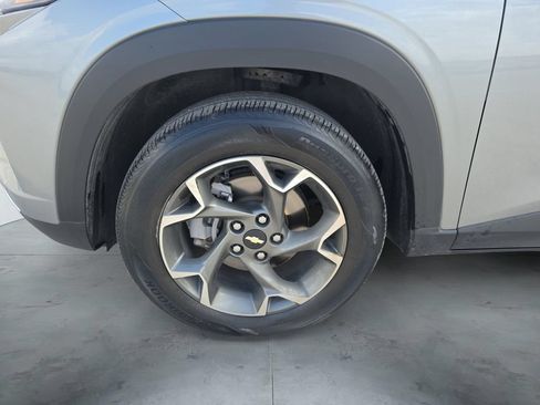 Used 2024 Chevrolet Trax LT w/ Driver Confidence Package FWD image 17