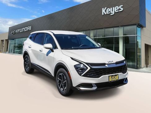 Used 2025 Kia Sportage LX AWD/4WD image 3