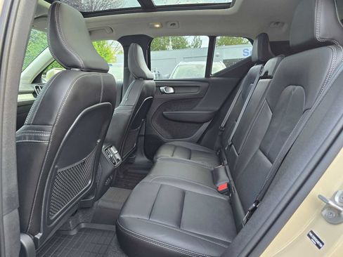 Used 2025 Volvo XC40 B5 Plus w/ Climate Package image 17