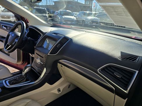 Used 2017 Ford Edge Titanium w/ Technology Package image 12