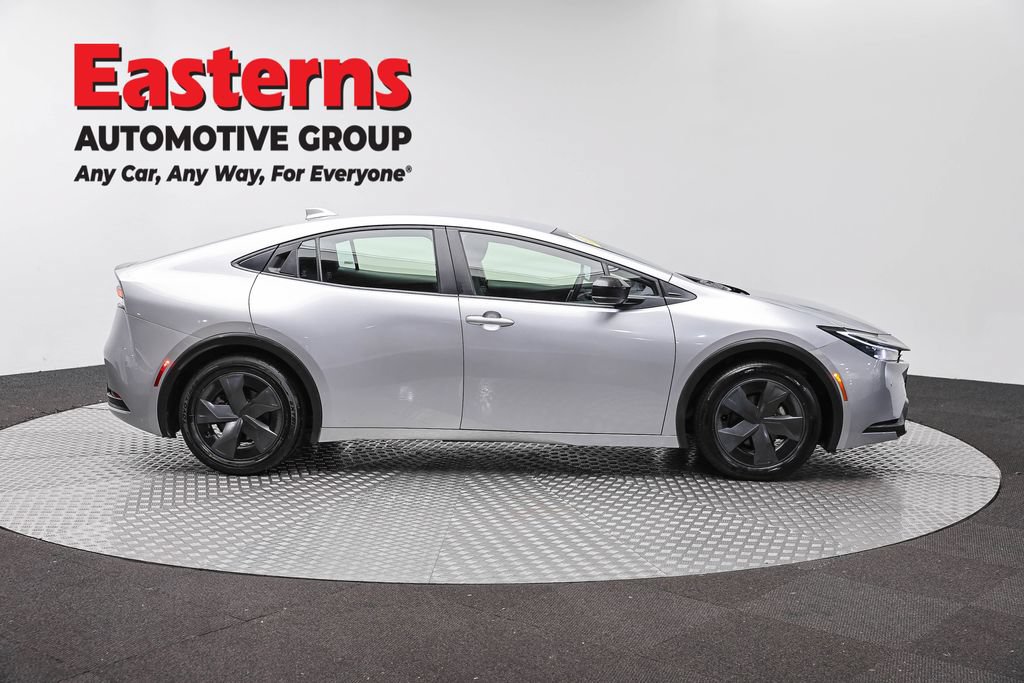 Used 2025 Toyota Prius LE FWD image 6