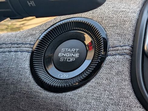 Used 2024 Jeep Compass Latitude image 29