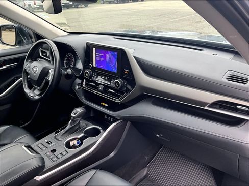 Used 2023 Toyota Highlander XLE image 14