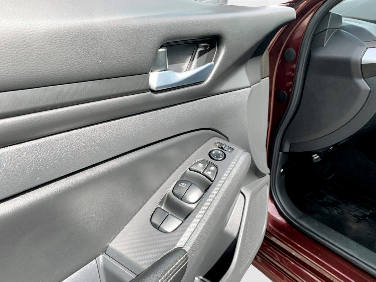 Used 2025 Nissan Altima 2.5 SV FWD image 14