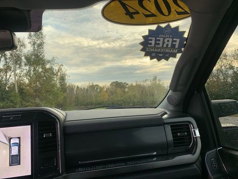 Used 2024 Ford F250 Lariat w/ Chrome Package image 24