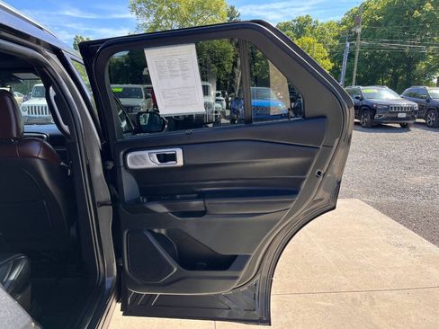 Used 2020 Ford Explorer Platinum w/ Premium Technology Package AWD/4WD image 20