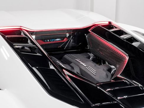Used 2025 Lamborghini Revuelto image 56
