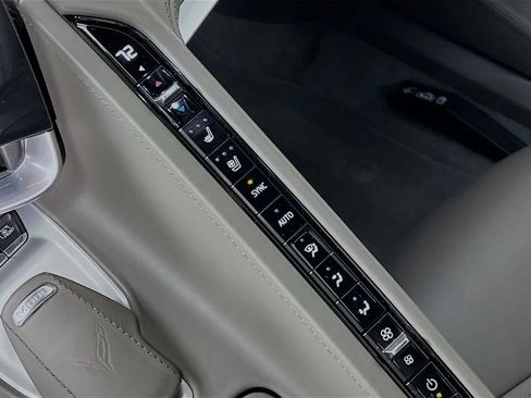 Used 2024 Chevrolet Corvette Stingray Premium Conv w/ Z51 Performance Package image 17