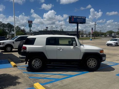 Used 2012 Toyota FJ Cruiser 2WD w/ Upgrade Pkg image 4