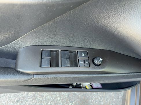 Used 2023 Toyota Camry SE image 10