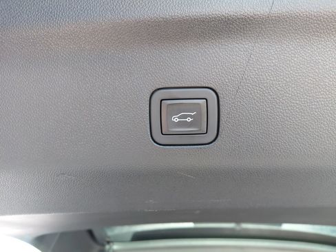 Used 2025 GMC Yukon Denali AWD/4WD image 28