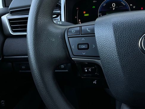 Used 2025 Toyota Camry LE image 32