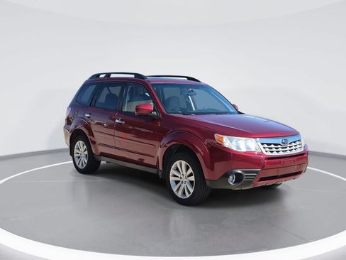 Used 2011 Subaru Forester 2.5X Limited AWD/4WD image 2