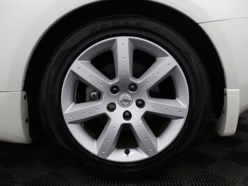 Used 2004 Nissan 350Z Enthusiast w/ Aerodynamics Pkg image 8