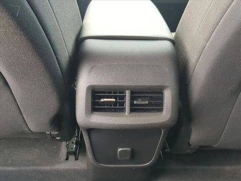 Used 2018 Chevrolet Equinox LT FWD image 16