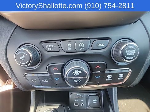 Used 2015 Jeep Cherokee Limited AWD/4WD image 10