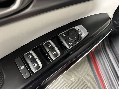 Used 2024 Kia Carnival LX FWD image 15