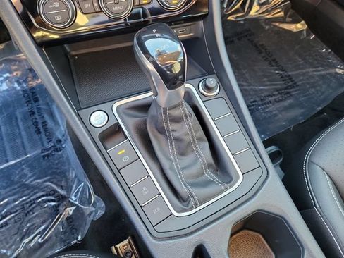 Certified 2023 Volkswagen Jetta SE w/ Panoramic Sunroof Package FWD image 27