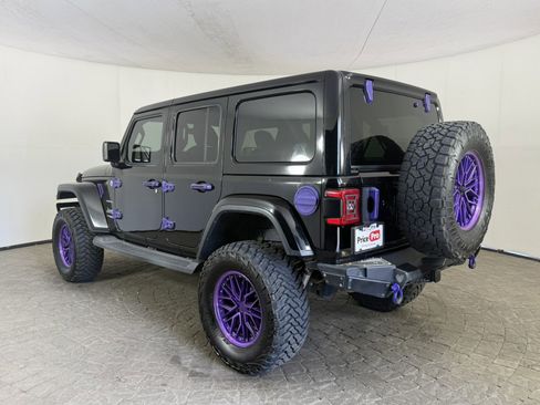 Used 2018 Jeep Wrangler Unlimited Sahara w/ Dual Top Group AWD/4WD image 5