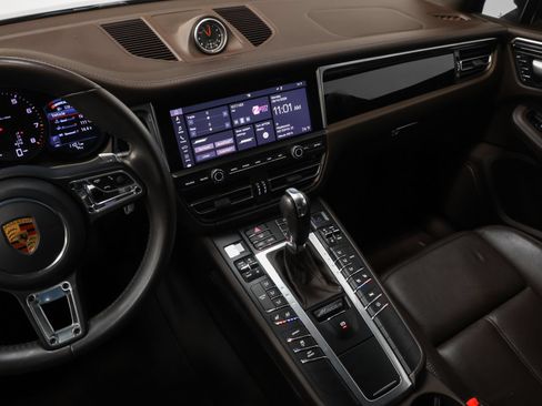 Certified 2019 Porsche Macan AWD/4WD image 30