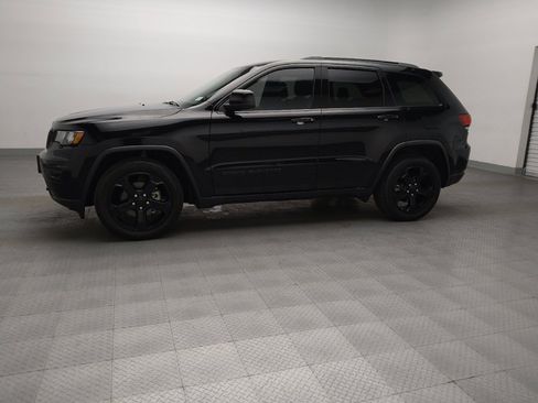 Used 2019 Jeep Grand Cherokee Laredo RWD image 2