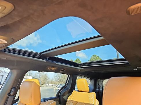 Used 2023 Chrysler Pacifica Pinnacle image 13