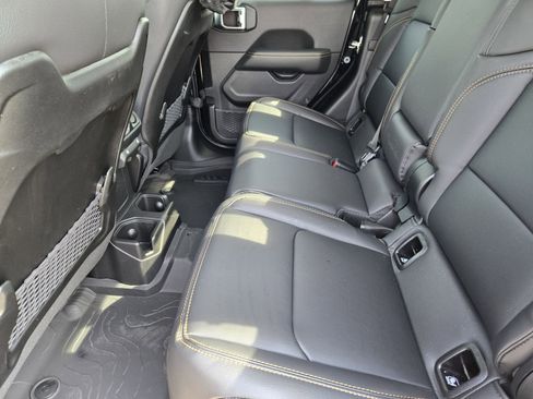 New 2026 Jeep Gladiator Sport AWD/4WD image 36